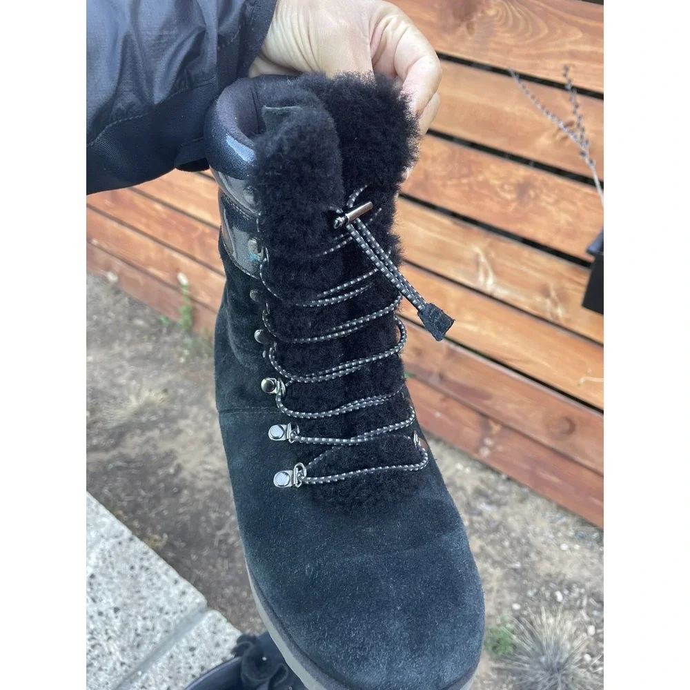 UGG Viki Boots Black‎ Sheepskin Lined *Size 6